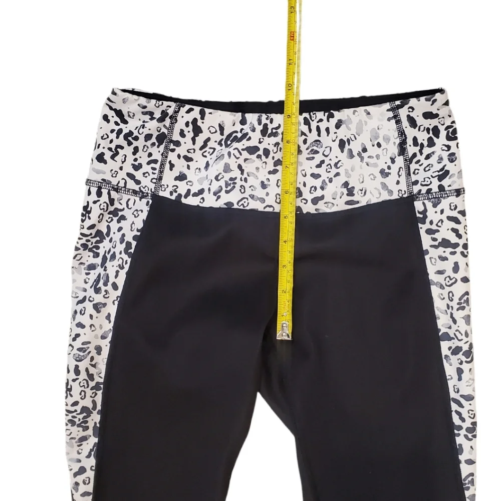 Apana Women's Black Animal Print 7/8 Workout Leggings‎ Medium